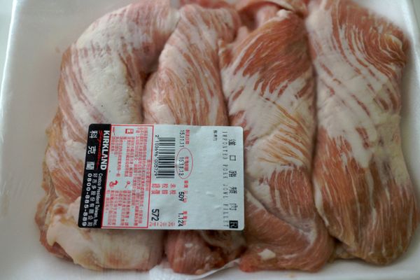 好市多購買的豬頰肉油花漂亮，肉質Q彈又有咬勁。