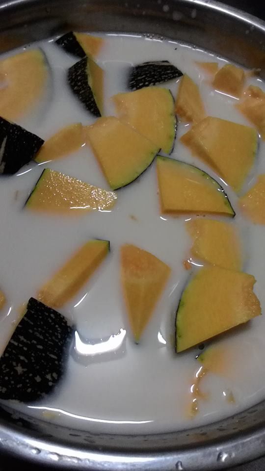 將南瓜切大塊在放入鍋裡