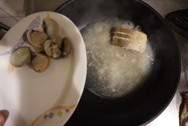 蛤仔開口馬上把它拿起來備用