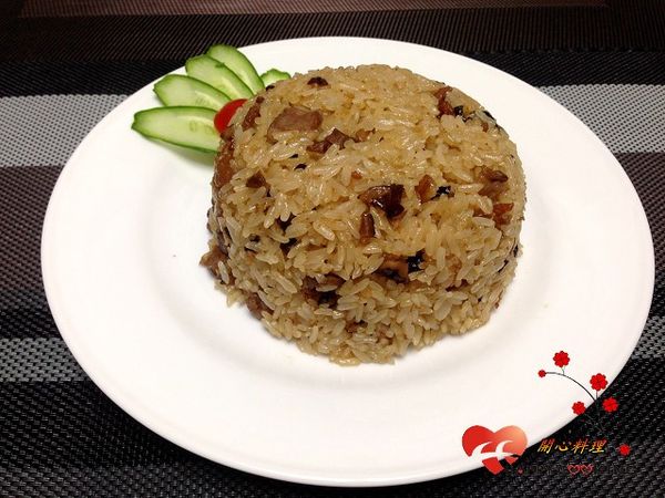 拌炒均勻就是好吃的油飯囉