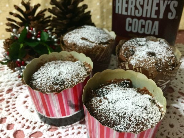 出爐後撒上糖粉裝飾即完成。