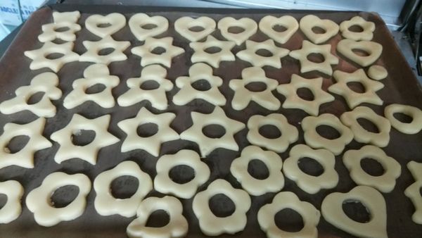 放入烤箱170度烤18分。(烤箱預170度)
烤的時間要依自家的烤箱而增淢時間)