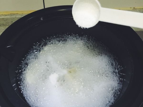 煮的差不多時，加兩小勺細鹽