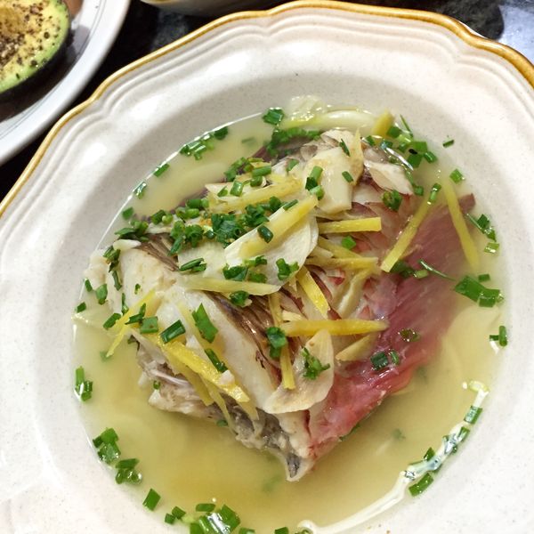 上桌前，撒點蔥花即可。蒜薑米酒正飄香。