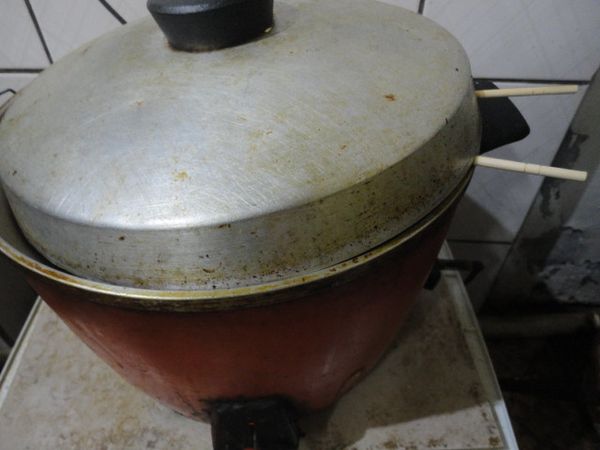 用蛋糕的模型內放烘培紙(或透明甜糕紙),放在模型內放入雞蛋豆槳糊.外鍋放2米杯的水.蒸10分鐘.上面鍋蓋放1雙筷子,留空隙讓水汽出來.