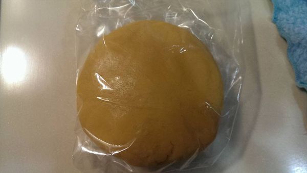 揉好的麵糰放入冰箱冷藏30分鐘