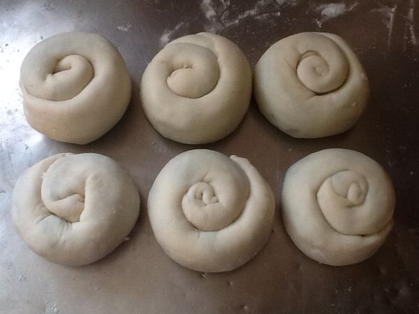 11.再放置醒麵30分鐘(可用濕潤毛巾蓋上或放入塑膠袋(保鮮膜)中。