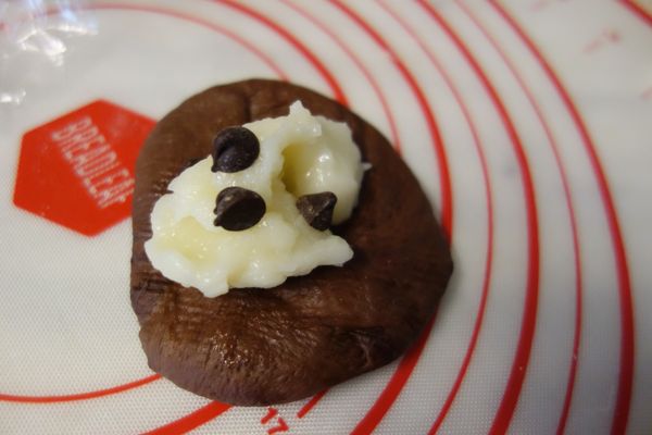 自己做麻糬就是可以控製份量，如果真的吃不完可以包好放冰箱，或包在麵糰裡做麻糬麵包
麵包的做法大同小異，我用的是吐司配方的麵糰