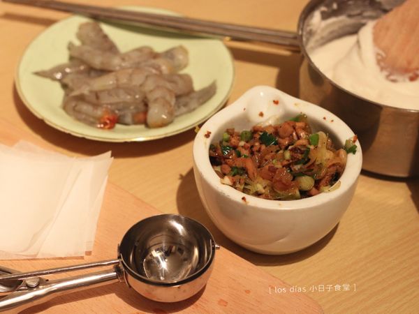 拌炒均勻後，可以嚐一下味道，若味道不夠可以再加入少許醬油提香。起鍋前，再加入另一支蔥末拌勻即可。