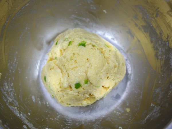 混合均勻後，靜置發酵60分鐘