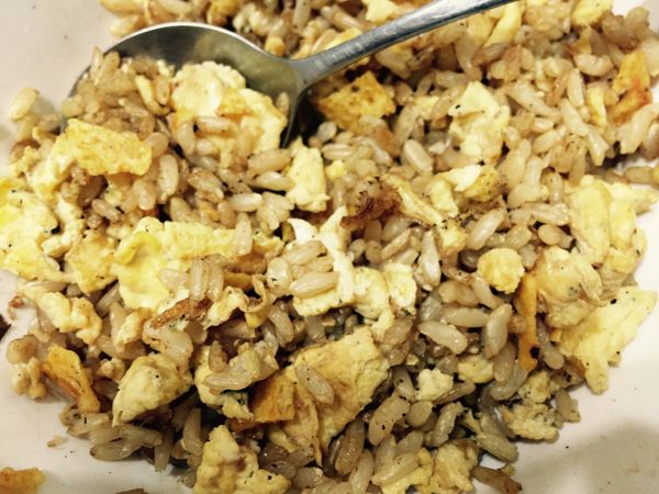 再翻滾幾次，就是這多力多滋香脆炒飯了