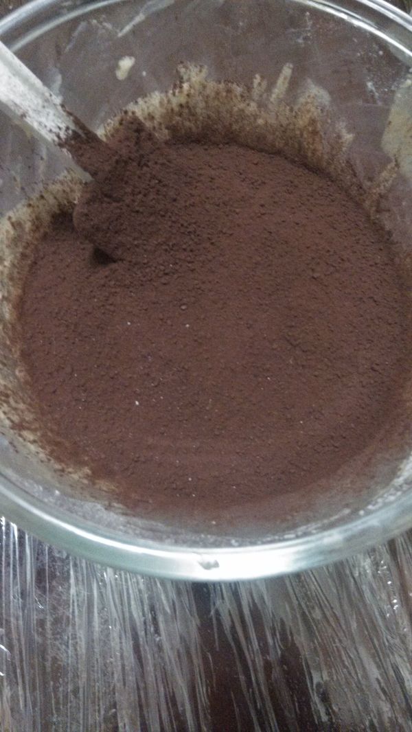 再加入可可粉與泡打粉（過篩）