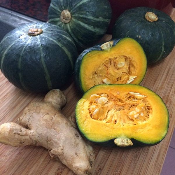 準備好食材，這次買的是新品種的小栗子南瓜，這是我第一次看見這個品種，感覺好可愛好特別！