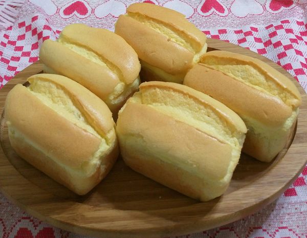 烤溫180/180 6分鐘後拉出中劃刀，烤溫調120/180 續烤35分，出爐後將烘乾紙撕開放涼