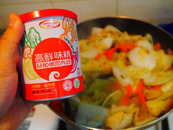 煮到個人喜歡的熟度(我個人不愛煮太爛，白菜出水有煮塌下去後，我會再煮個2分鐘就好了)，加入1小匙高鮮味精跟1小匙的鹽巴即可。