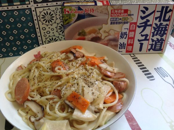 可依個人喜好加入黑胡椒粒，羅勒葉。完成。