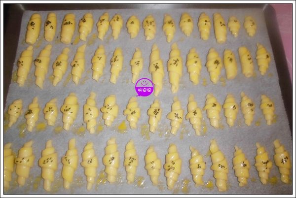 安安烤箱參考：上火190下火150，烤１０分鐘烤盤轉向，再續烤５分鐘出爐。