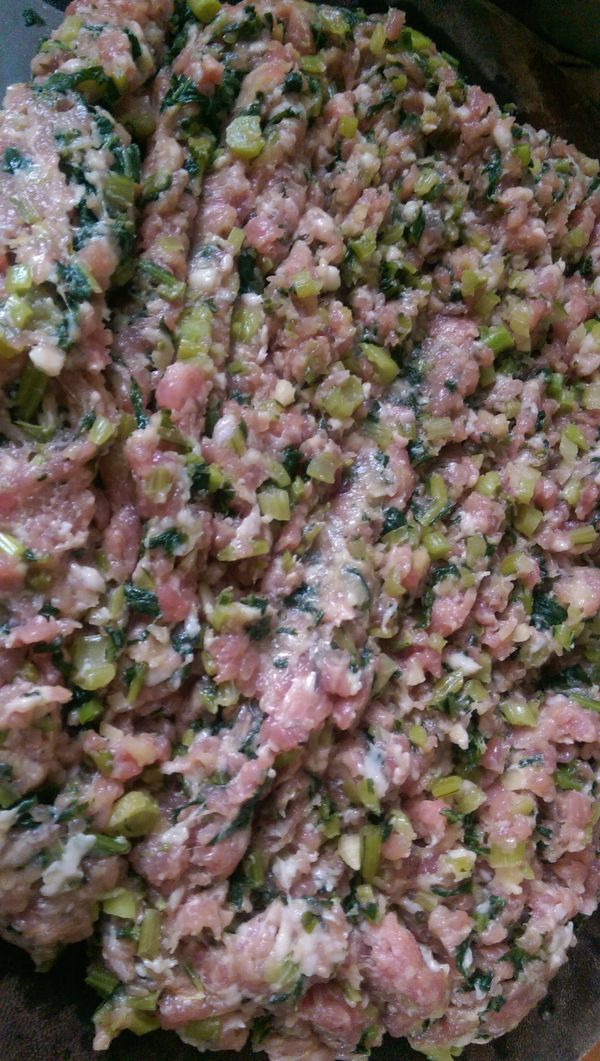 加入雪裡紅一起剁均勻