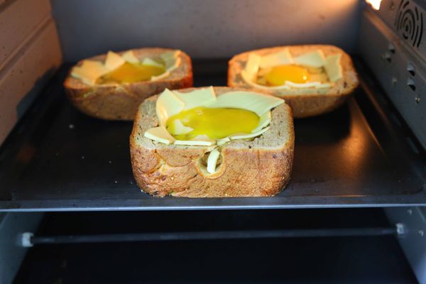 入烤箱以120度烤5分鐘即成！