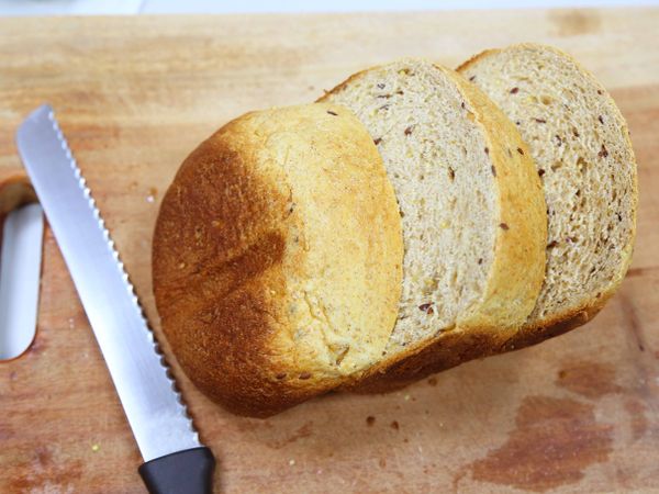 結束後將吐司放涼切片。