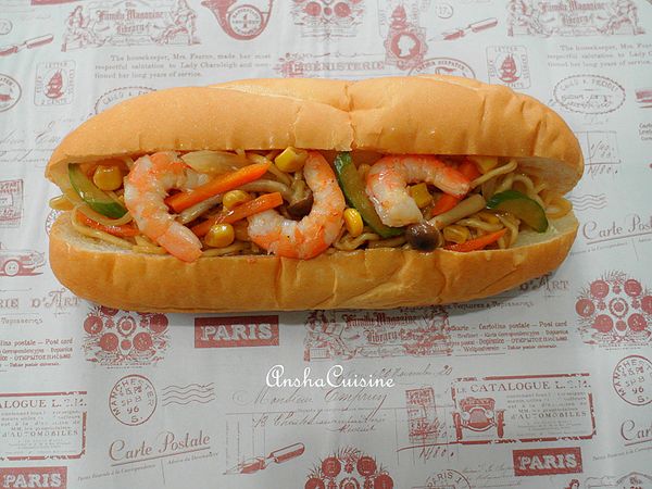 把拉麵夾進去就完成囉！