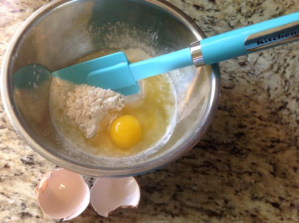 加入一顆全蛋,攪拌拌均