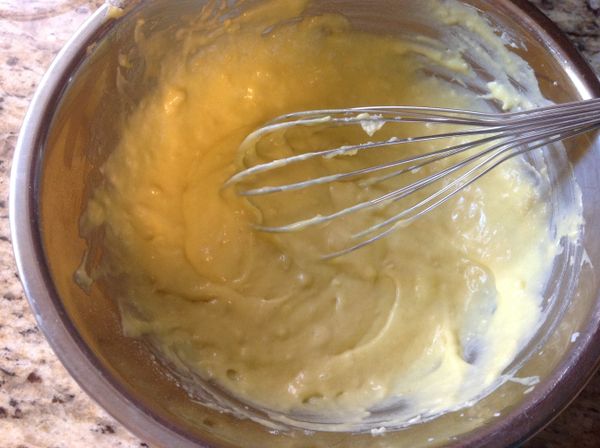 用打蛋器攪拌均勻,到無粉狀顆粒後柔滑即可