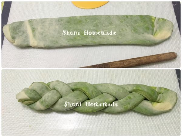 我這次最後一折桿開之後還有點寬，所以我就把它左右對折了（正常的話應該是桿長就可以了），保留最上面不要切斷，將麵團切割成3條作麻花辮