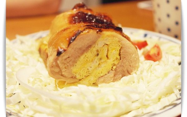 小小一個動作就能完成一道讓人驚喜的一道料理^^雞肉與雞蛋的完美組合呢>////<入味雞肉香氣迷人，蛋香也增添了許多風味唷!!!