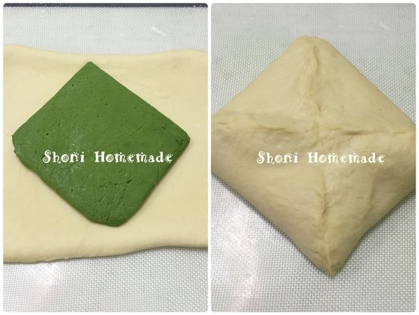 發酵完成後，取出麵團桿成長方型(稍微留一點厚度)，將抹茶餡放在中間，先依對角線捏合麵團