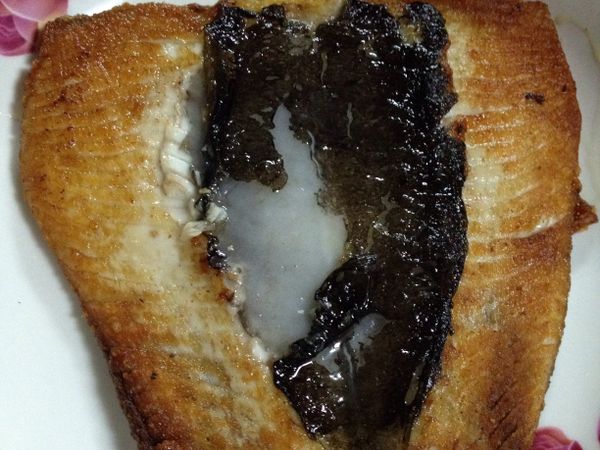 有皮面先煎，約3分翻面續煎後起鍋 
淋上醬油或灑少許胡椒便可享受最新鮮的美味嘍