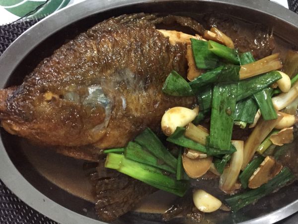 將醬汁淋到魚上即可