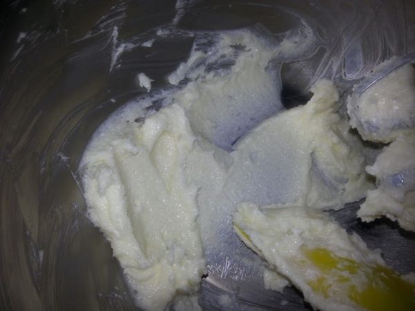 攪拌到變成米白色有蓬鬆感