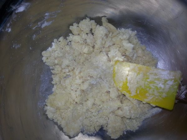 加入過篩的麵粉