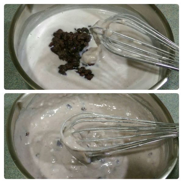 將(步驟2)已加入玉米粉的紅豆牛奶倒入(步驟1)椰漿牛奶中攪拌均勻後，開小火煮滾(一定要記得邊煮邊攪拌)，直至剛開始覺得有些微的凝固時，加入剩餘的蜜紅豆，快速攪拌均勻後熄火。