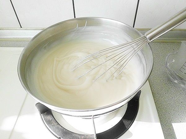 就像勾芡一樣的手法拌至濃稠狀~ 此時注意! 一定要改用"極小火"

為了避免底部燒焦..
 (劃圈攪拌的動作不可中斷！)