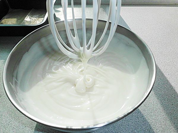 表面有小氣泡出現就熄火~拉起麵糊..痕跡不消失的程度就可以了。