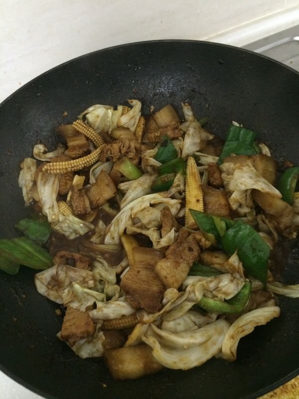 再繼續拌炒至蔬菜軟化