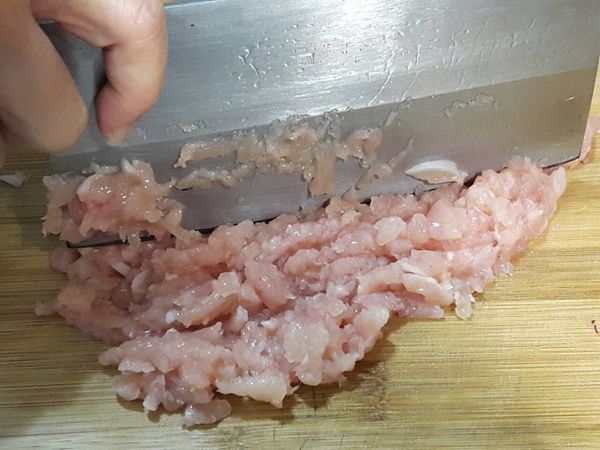 雞胸肉剁成泥