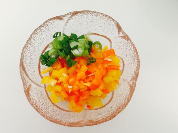 彩椒切碎及蔥花