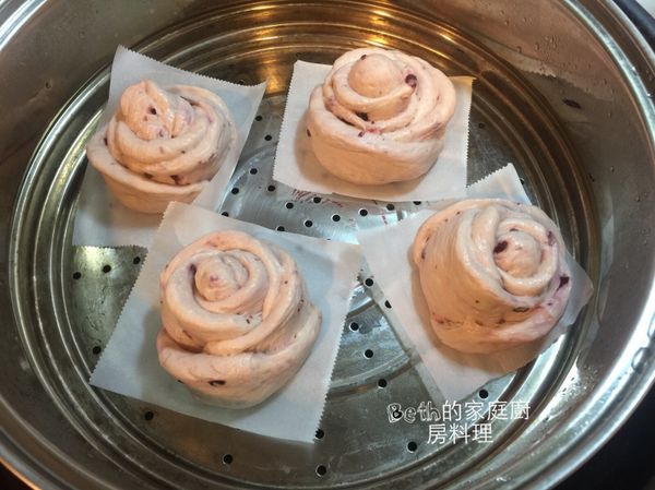 紫薯蔓越莓口味，蔓越莓要切碎加入麵糰