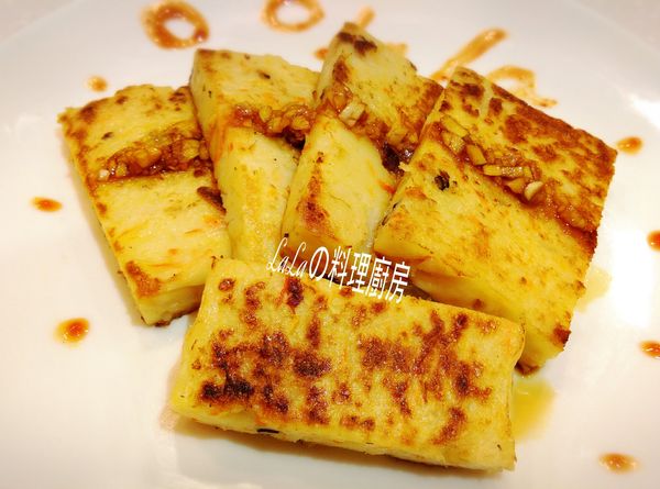 煎至恰恰沾蒜蓉醬食用。