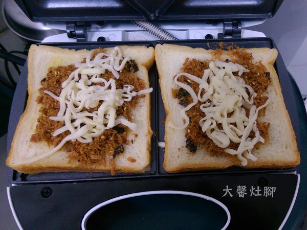 加入素鬆及起司絲