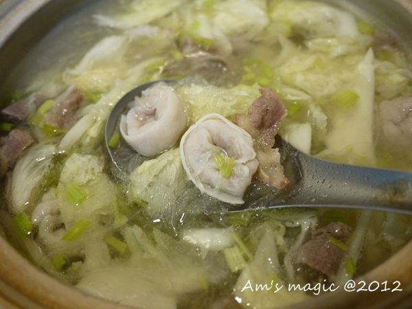 步驟5 灑上芹菜末,不用10分鐘..美味的湯品上桌! ^_^
http://laurelhotpot.pixnet.net/blog