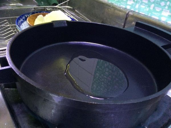 煎煮前，加入少許的油