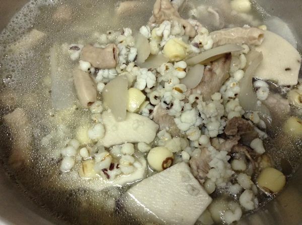 等按鍵跳起來之後，拿一塊豬肚和豬腸看看，軟硬度是否合口味，如果不夠軟，可以再多煮一下。
如果覺得ok，就可以把鍋子整個放到爐上，重新開火，覺得湯汁不夠，可以再加一點水，然後放入塩和味精調味，滾開後，即可享用。