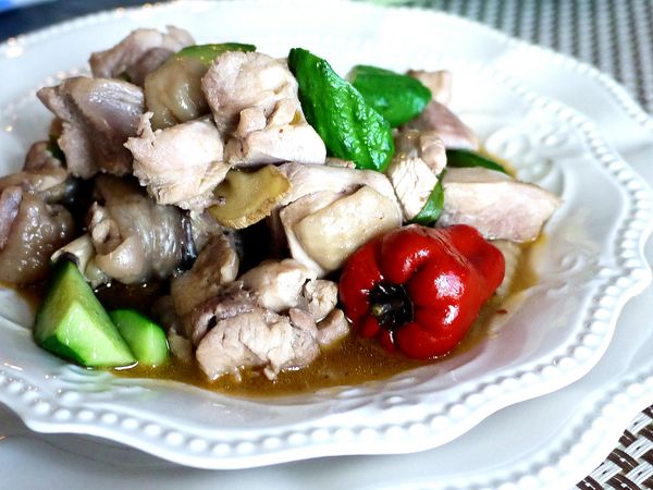 一點點簡單的步驟做變化，就有好吃不上火的麻辣雞球。

有機會請試試看~