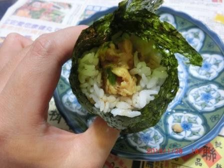 如果還是沒辦法接受
可以嘗試包成海苔飯捲也很適合

p.s我用的是東成醬油