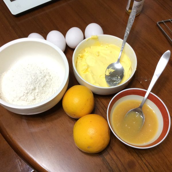 奶油放至室溫後打軟
蜂蜜視自己喜歡的甜度添加