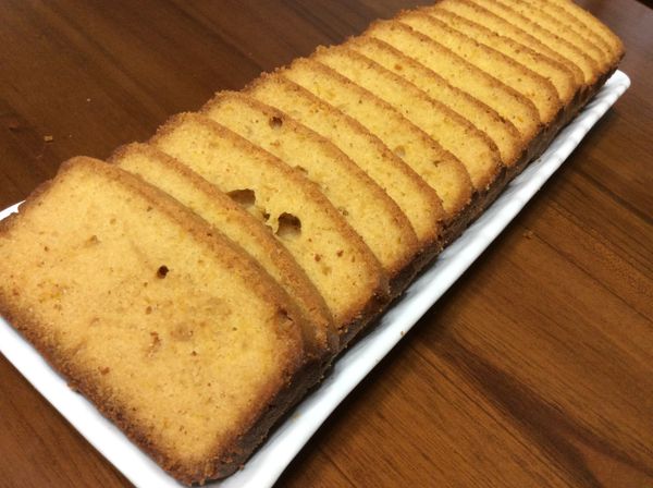 放涼後就可以切片囉
香噴噴的橙香蜂蜜磅蛋糕完成～